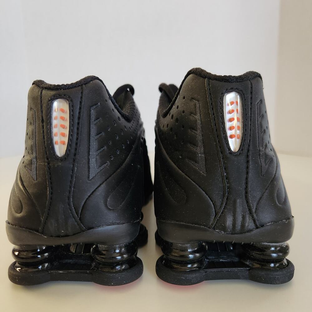Nike Women's Shox R4 Trainers, Black Black Max Orange 000, 7 US - Picture 5 of 10